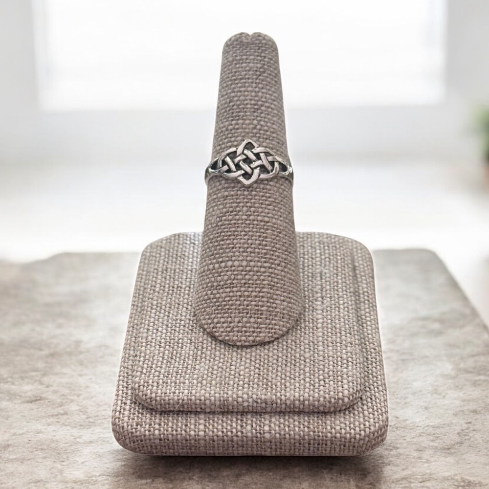 NWT 925 Sterling Silver Celtic Knot Ring! Available in Sizes 6-10! NEW! - Picture 2 of 4